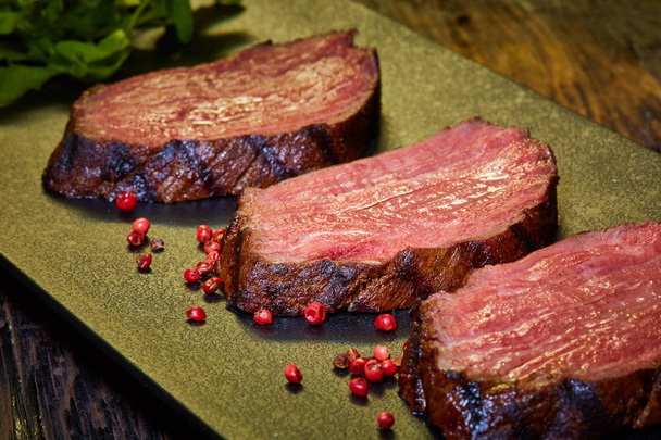Sous-vide steak cut into pieces, cooked to eat beef on the stone table - Foto, afbeelding