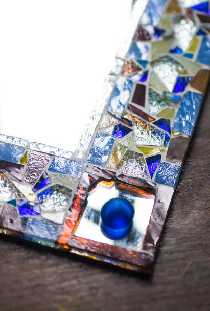 Mosaic glass elements on mirror as a conceptual idea to decorate interior - Foto, afbeelding