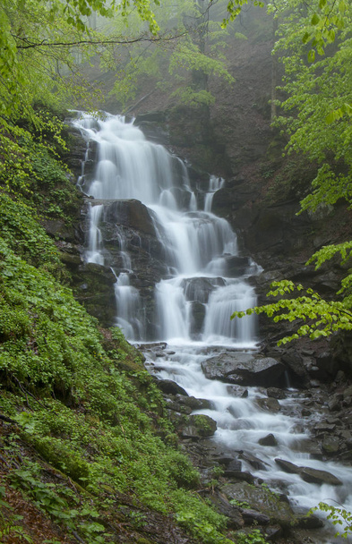 Shipit Шипіт - один з найкрасивіших і найбільш повноводні водоспади - Фото, зображення