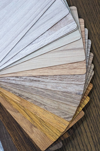 Dřevěné vzorky pro laminátové podlahy nebo nábytku v domácí či komerční budovy. Malý barevný vzorek desky. Kopie prostor, design - Fotografie, Obrázek