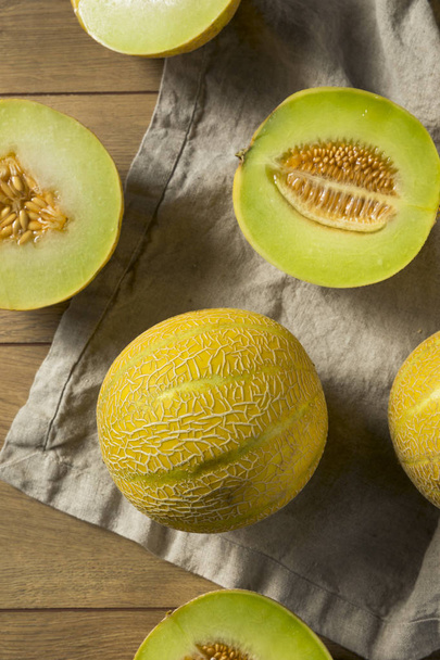 Raw Organic Lemon Drop Melon Ready to Eat - Φωτογραφία, εικόνα