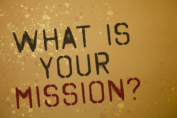 Szó, mi van a misszió kérdés szöveg írása. Üzleti koncepció pozitív cél összpontosít siker ötletek üzenetek barna háttér elérése splatters grunge szándékok gondolatok - Fotó, kép
