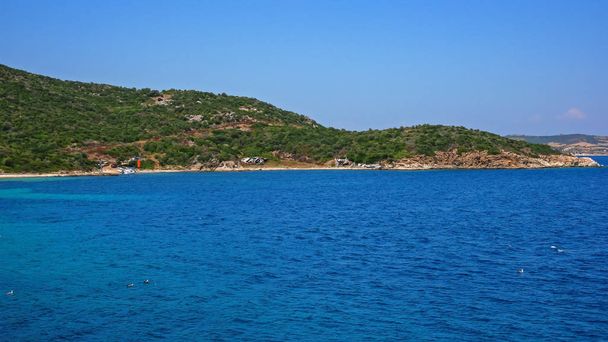 Litoral da ilha de Ammouliani, Athos, Chalkidiki, Macedónia Central, Grécia
  - Foto, Imagem