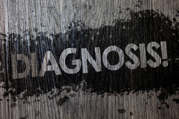 Κείμενο πινακίδα που δείχνει διάγνωση παρακινητικές κλήση. Εννοιολογική φωτογραφία απόφαση σχετικά με συγκεκριμένη ασθένεια ή πάθηση ξύλινα ξύλο φόντο μαύρο splatter ιδέες χρώμα μηνύματα προθέσεις - Φωτογραφία, εικόνα