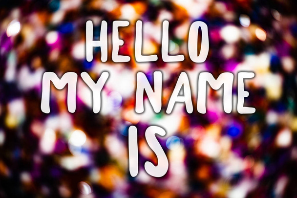Escribiendo nota que muestra Hello My Name Is. Exhibición de fotos de negocios Preséntate a conocer a alguien nuevo Presentación Mensajes luz fondo pensamientos encantadores iluminar reflexiones
. - Foto, Imagen