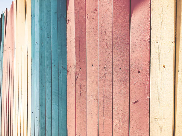 Colored texture of wooden dry fence boards - Foto, Imagen