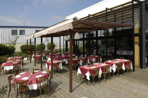 Les Mureaux; France - may 7 2009 : restaurant in the business park - Foto, Bild
