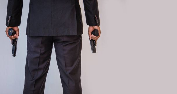 muž držící zbraň  - Fotografie, Obrázek