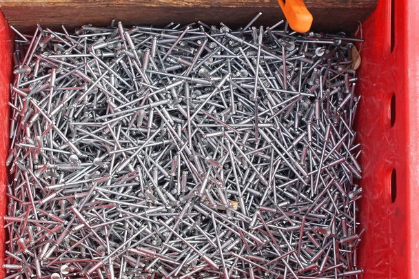 Iso joukko avoimia alumiini sokeita niittejä
 - Valokuva, kuva