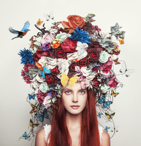 Портрет девушки с цветочной короной
 - Фото, изображение
