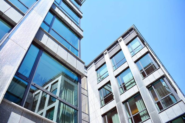 Fond abstrait urbain, détail de façade en verre moderne, immeuble d'affaires de bureau
 - Photo, image