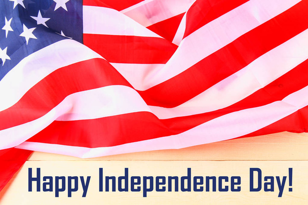 4. července šťastný den nezávislosti text na Spojené státy vlajky - Fotografie, Obrázek
