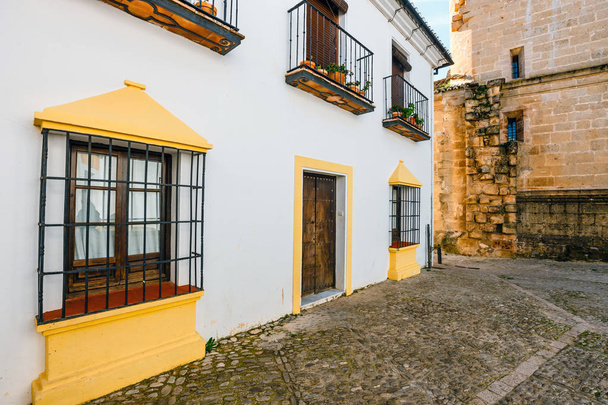 Architectonische details, typisch straat in het historische centrum van Ronda, Spanje - Foto, afbeelding