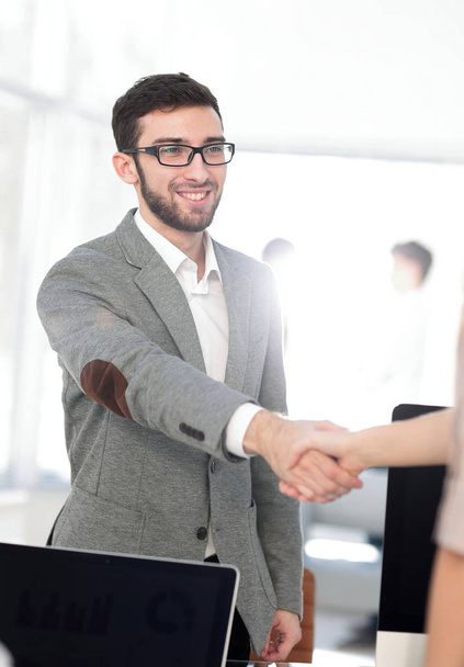 welcome handshake financial partners. - Фото, зображення