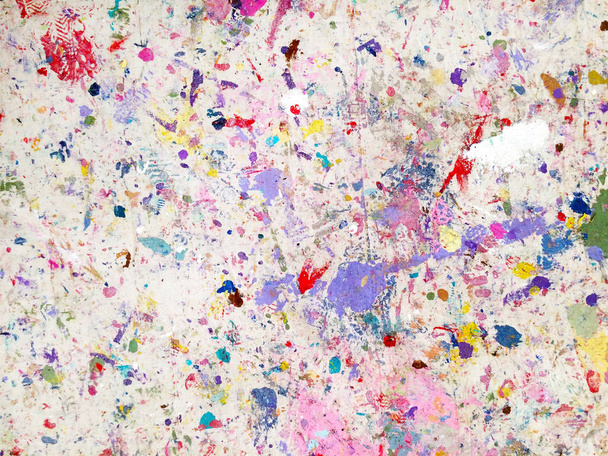 Pintura gotas manchas en una alfombra hoja de protección de pintura. Pintar fondo abstracto y textura
. - Foto, imagen