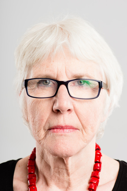 serious woman portrait real high definition grey backgrou - Foto, afbeelding