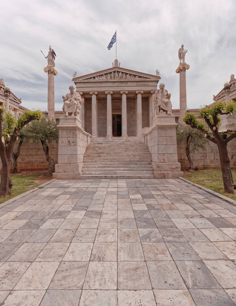 Ateny Grecja, Platon i Sokrates posągi przed budynkiem neoklasycznej Narodowej Akademii - Zdjęcie, obraz