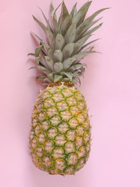 Pineapple on pink background - Foto, Bild