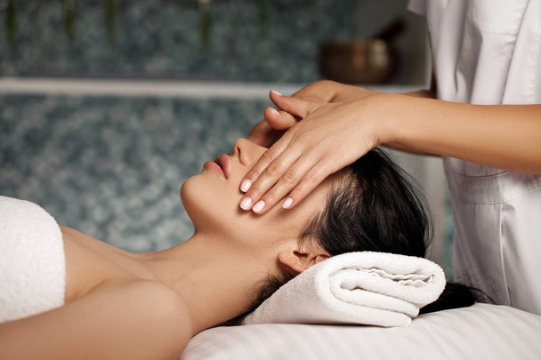 anti-aging facial massage. - Φωτογραφία, εικόνα