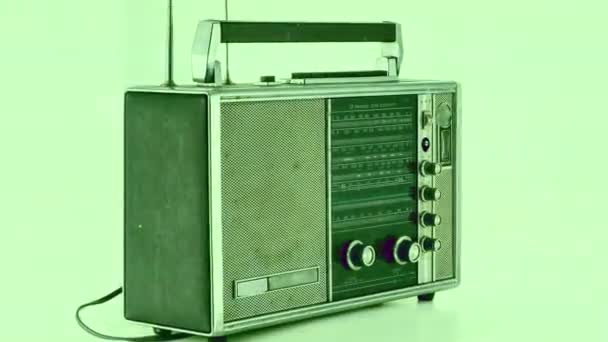 Vintage hifi ghettoblaster rádió körül forog - Felvétel, videó