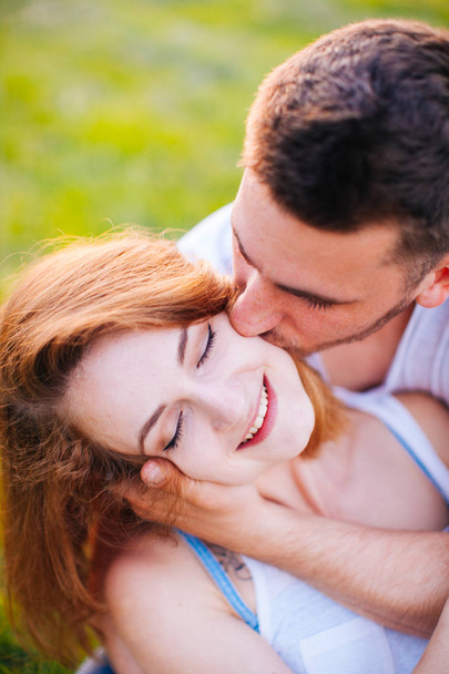 Beso anhelado por una mujer
 - Foto, Imagen