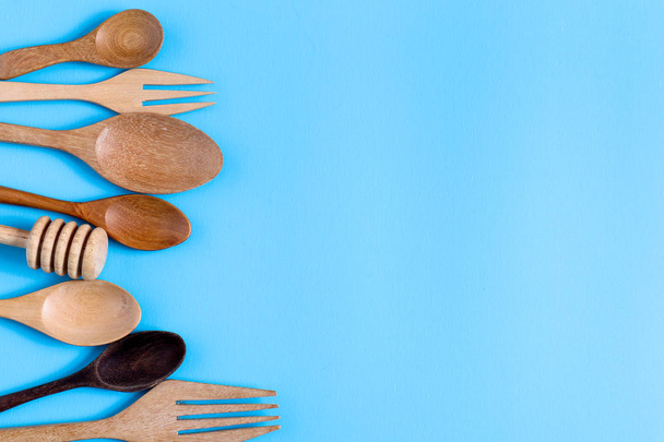 Wooden spoon on blue background, for background menu food - Foto, Imagem