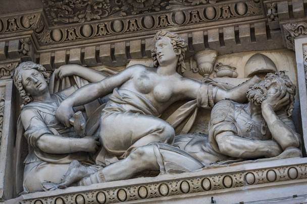 2 JUNE 2018, MILAN, ITALY: Sculptures of saints and martyrs decorating the Cathedral of Milan (Duomo di Milano) are shot close-up. - Fotoğraf, Görsel