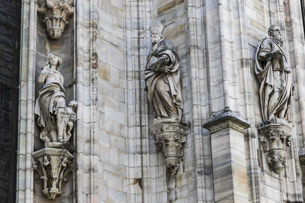 2 JUNE 2018, MILAN, ITALY: Sculptures of saints and martyrs decorating the Cathedral of Milan (Duomo di Milano) are shot close-up. - 写真・画像