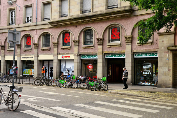 Страсбург, Франція - 28 липня 2017 року: мальовничими міський центр влітку - Фото, зображення