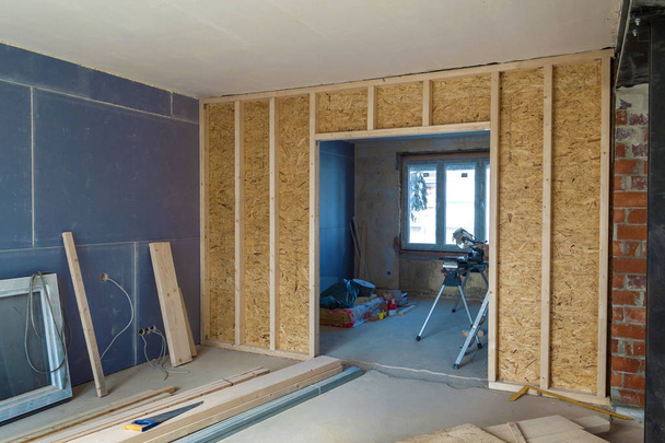 Interior de una casa en construcción. Renovación de un apartamento - Foto, imagen