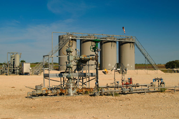 Instalaciones de petróleo y gas
 - Foto, imagen
