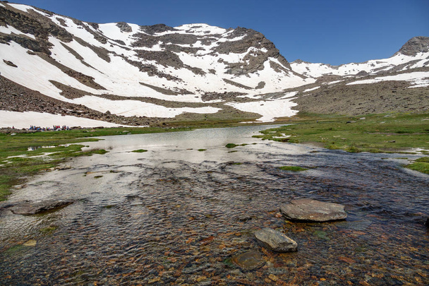 Гірське озеро під Mulhacen - Фото, зображення