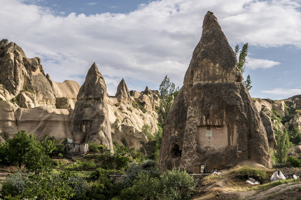 Cueva casa de hadas Chimeneas rocas setas en Pasabag, Monks Valley, Capadocia, Turquía
. - Foto, Imagen