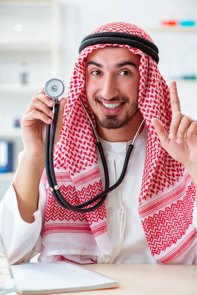 Arab saudi doctor with stethoscope in hospital - Foto, Imagem