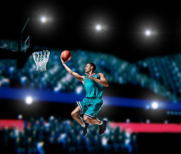basketball player making slam dunk on basketball arena - Foto, Bild
