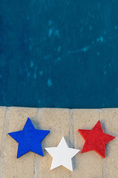 Patriótico EUA fundo com decorações perto da piscina
 - Foto, Imagem