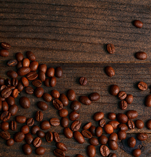 The coffee beans on a wooden background - Φωτογραφία, εικόνα