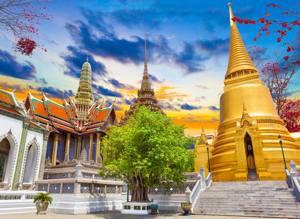 Gran palacio y Wat phra keaw en la ciudad de Bangkok. Tailandia Real palacio puesta de sol paisaje
 - Foto, Imagen