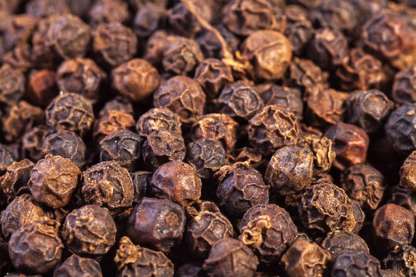Close view of dry black pepper seeds - Φωτογραφία, εικόνα