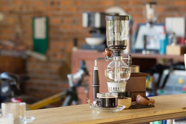 Zavřete pohled sifonu vakuový kávovar v obchodě - Fotografie, Obrázek