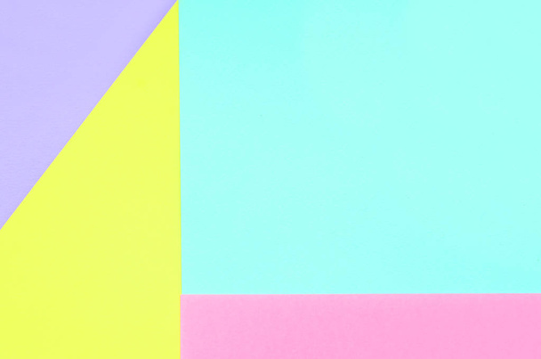 Textura de fondo de colores pastel de moda. Papeles geométricos rosa, violeta, amarillo y azul. resumen mínimo
. - Foto, imagen