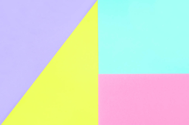 De achtergrond van de textuur van mode pastel kleuren. Roze, violet, geel en blauw geometrische patroon papers. minimale abstract. - Foto, afbeelding