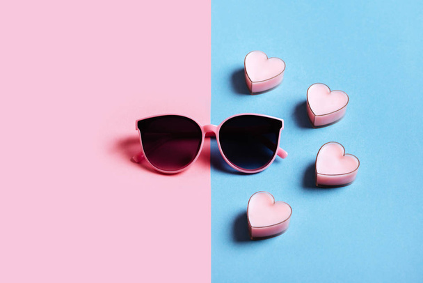 Beautiful trendly sunglasses isolated on a pink and background with - Foto, afbeelding