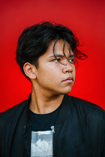 portrait of young handsome man standing posing on red background - Foto, immagini