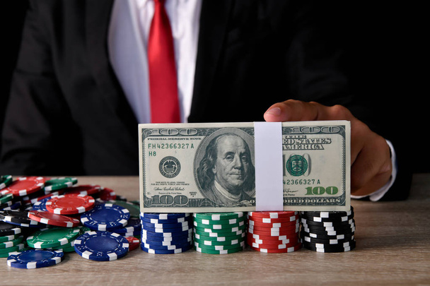 Gambling Concepts. Business people are gambling in the casino. Betting is a gamble for investors. - Foto, Imagen