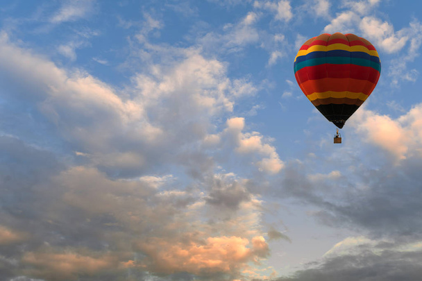 A kék ég háttér hőlégballon - Fotó, kép