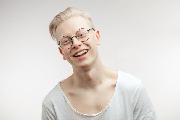 Hipster guy with blond hair smiling having cheerful look. Positive emotions - Foto, afbeelding