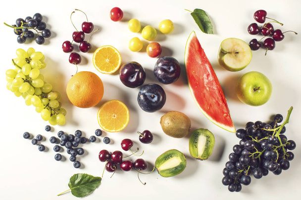 Mixed fruits on white background - Фото, зображення