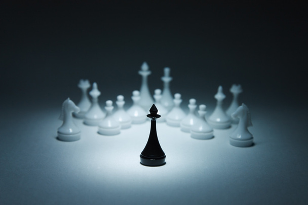 Black King stands in front of all of the white pieces - 写真・画像