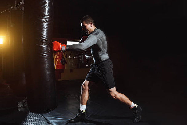 Boxer hits a speed bag in the gym - Foto, Imagem
